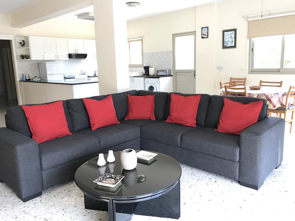 Himonas Apartments Pissouri Eksteriør billede