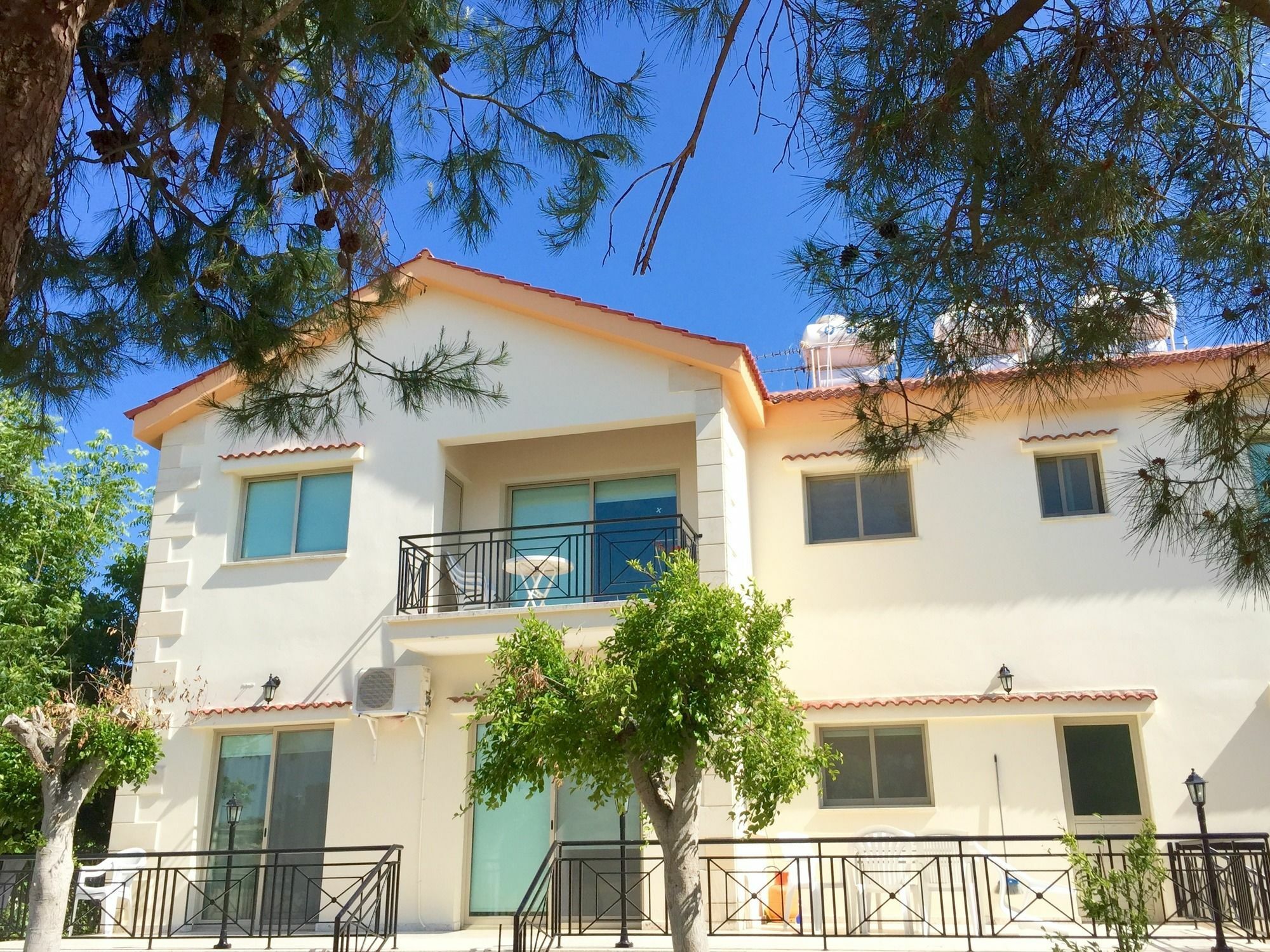 Himonas Apartments Pissouri Eksteriør billede