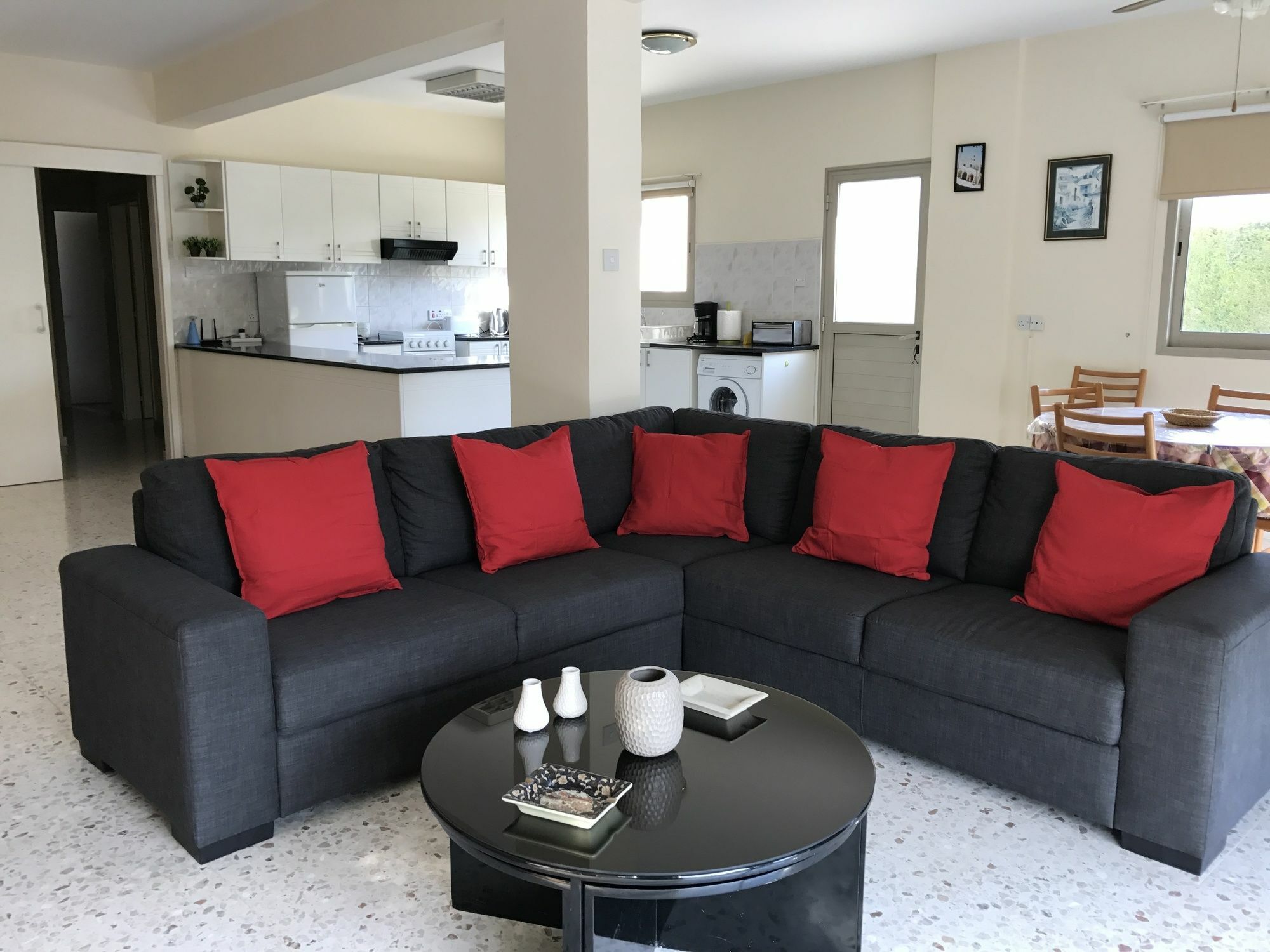 Himonas Apartments Pissouri Eksteriør billede