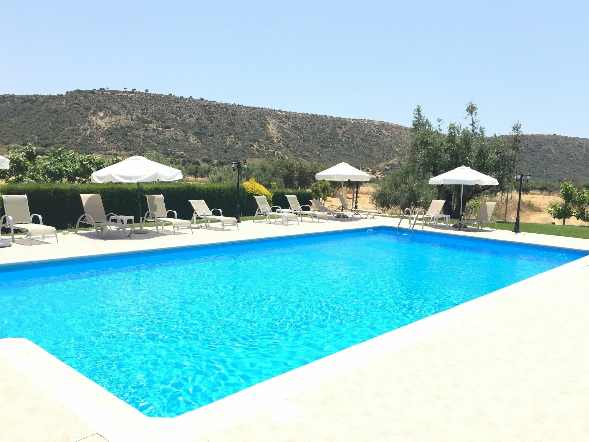 Himonas Apartments Pissouri Eksteriør billede